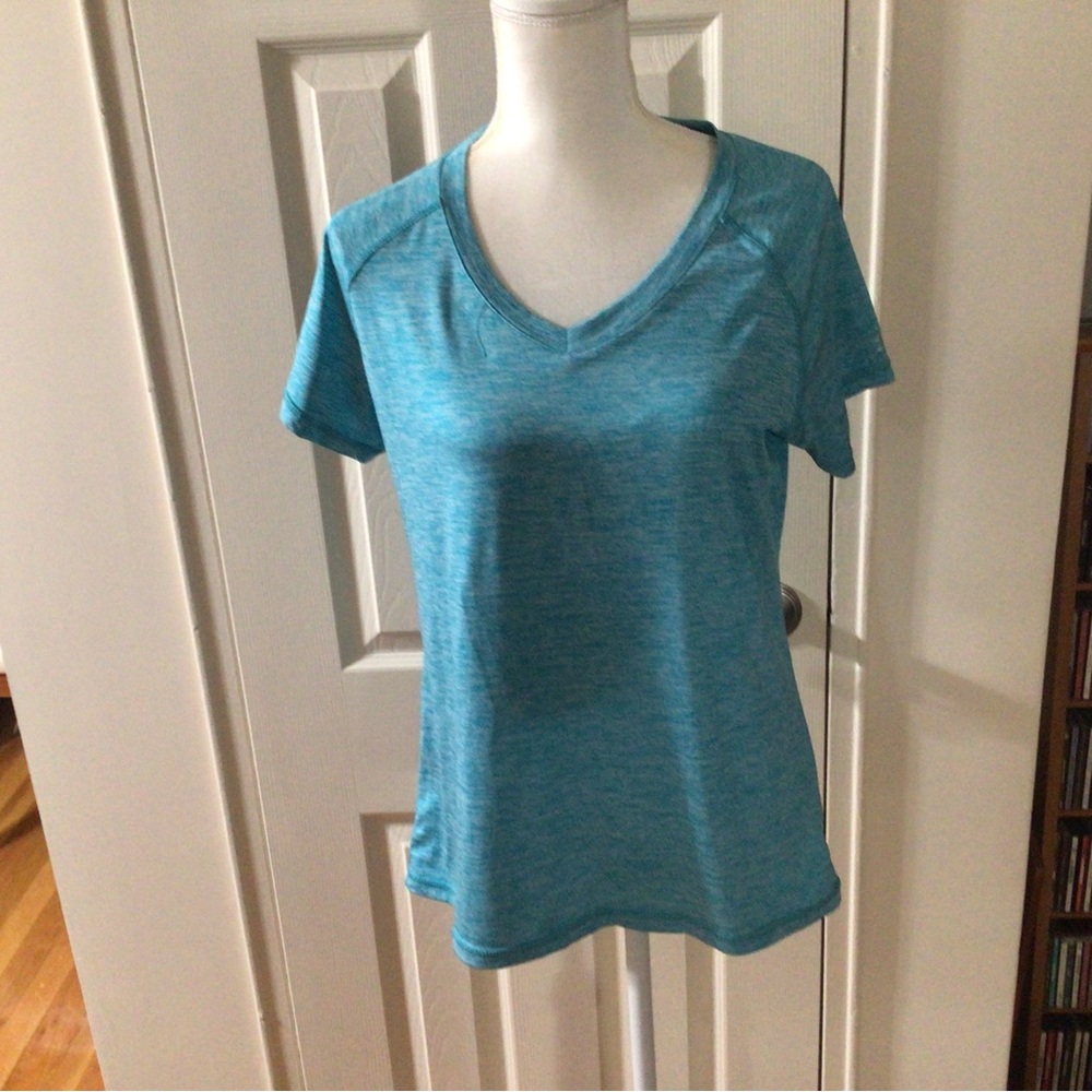 Danskin Ocean Blue Size L Women’s Short Sleeve V-Neck Athletic Top